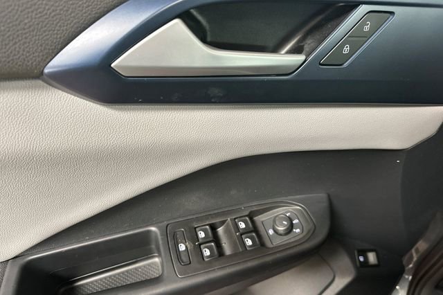 Certified 2023 Volkswagen Taos SE w/ Black Wheel Package image 13