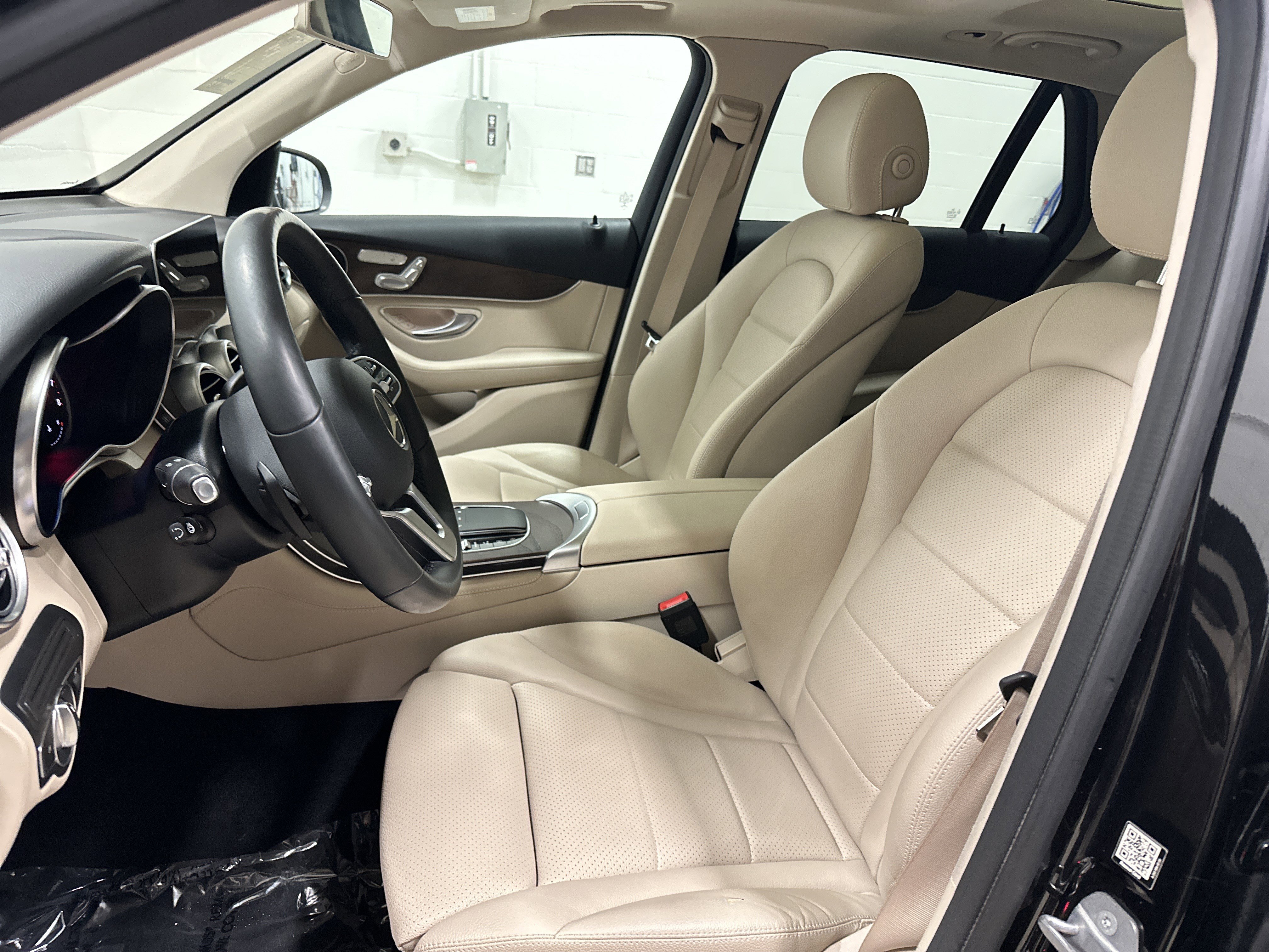 Used 2020 Mercedes-Benz GLC 300 4MATIC image 16