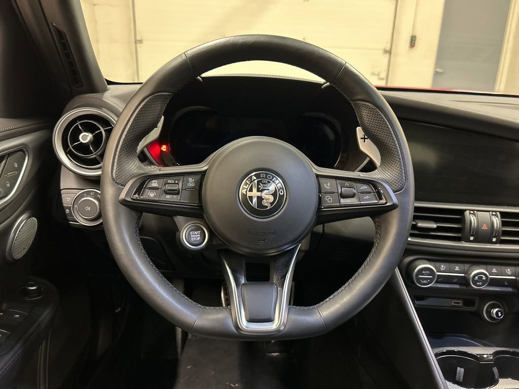 Used 2024 Alfa Romeo Giulia Veloce image 17