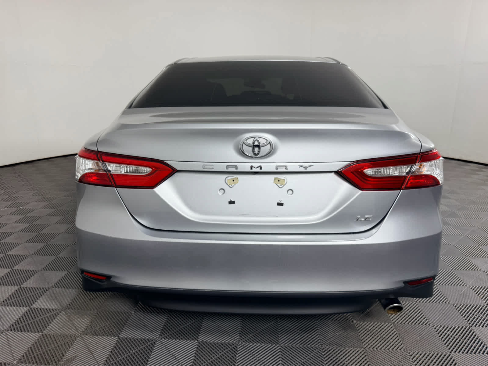 Used 2018 Toyota Camry LE FWD image 4