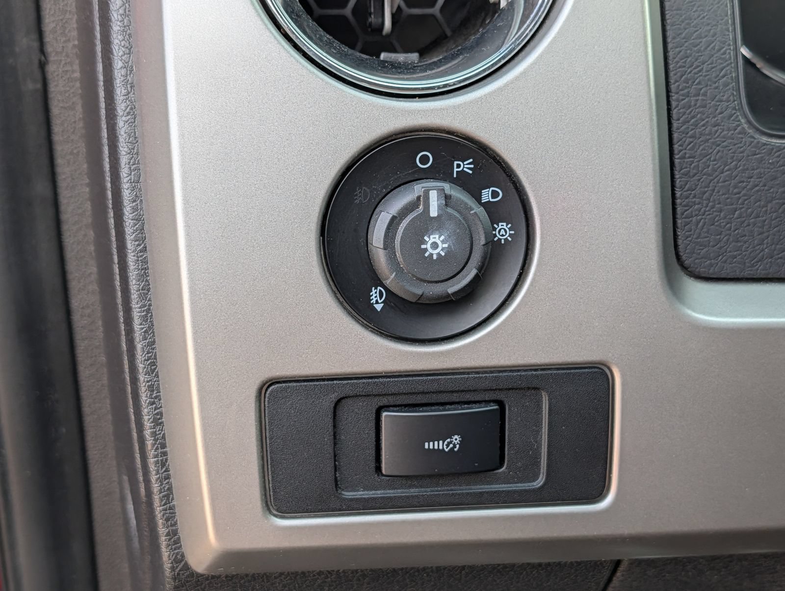 Used 2014 Ford F150 Lariat w/ Equipment Group 501A Mid AWD/4WD image 17