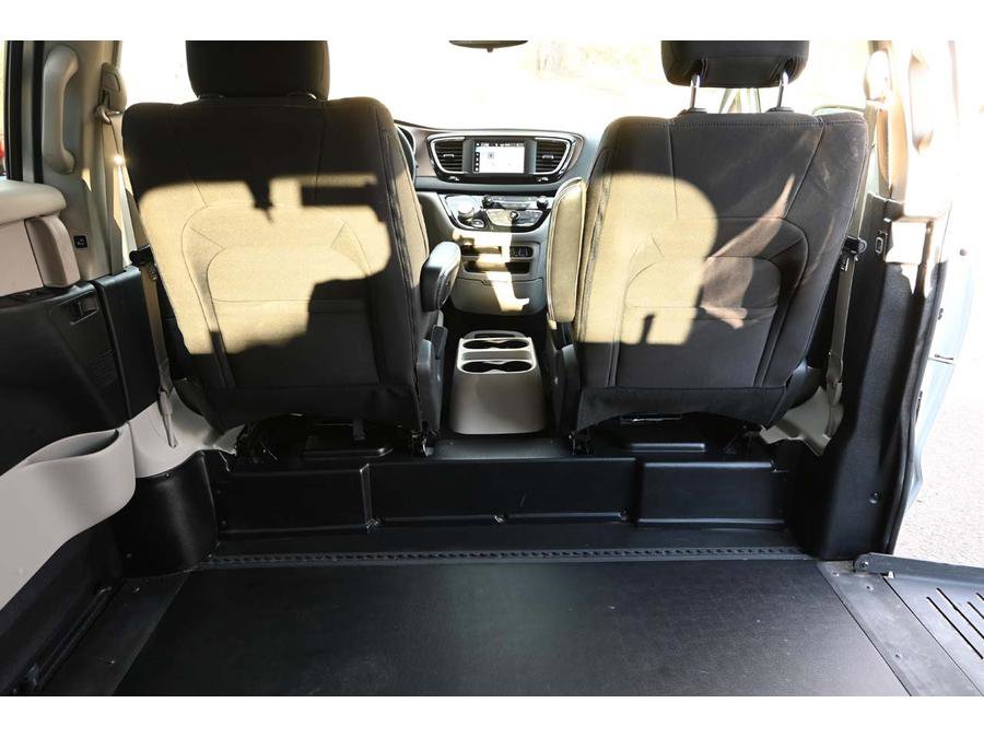 Used 2023 Chrysler Voyager LX image 20