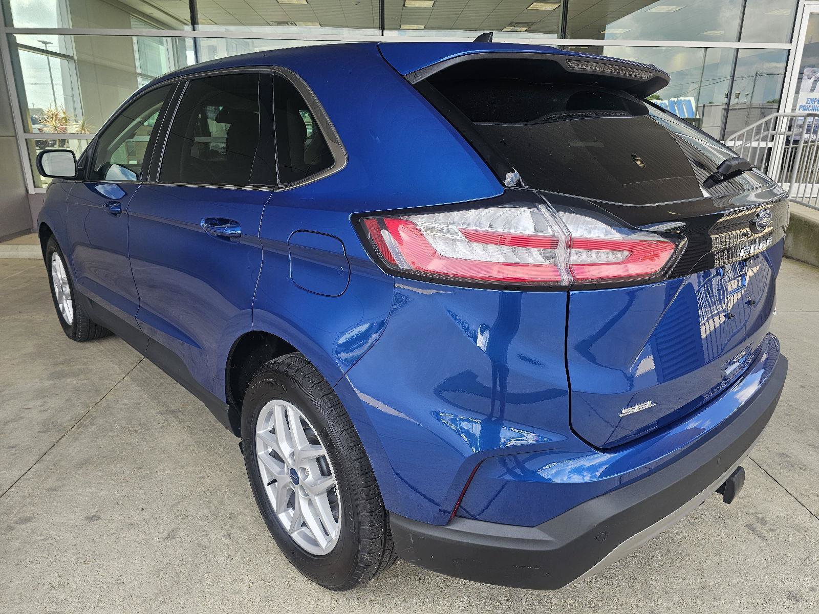 Used 2022 Ford Edge SEL w/ Convenience Package AWD/4WD image 3