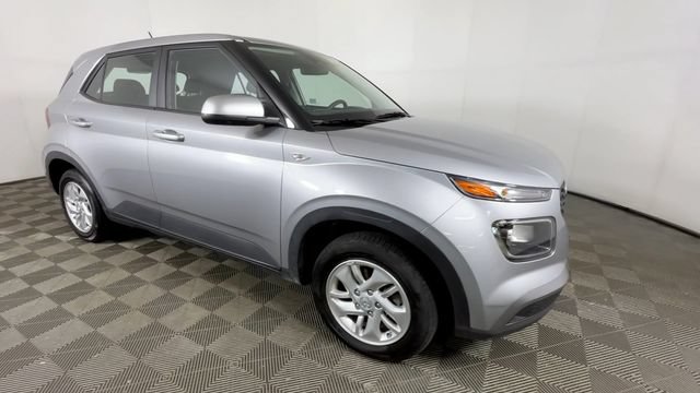 Used 2025 Hyundai Venue SE FWD video 2