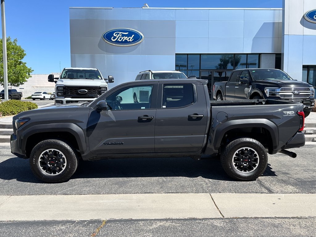 Used 2025 Toyota Tacoma TRD Off-Road AWD/4WD image 3