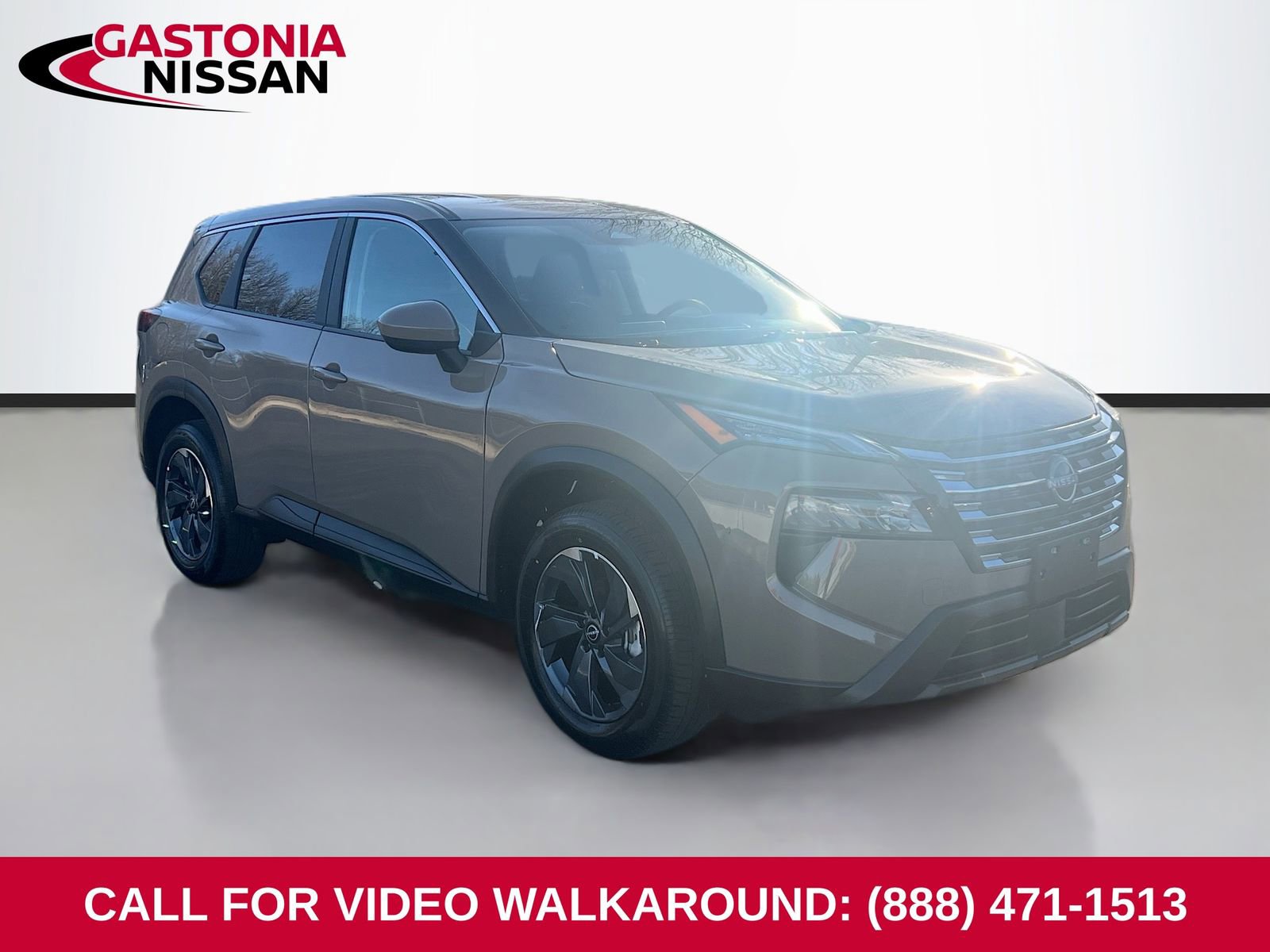 Used 2025 Nissan Rogue SV image 1