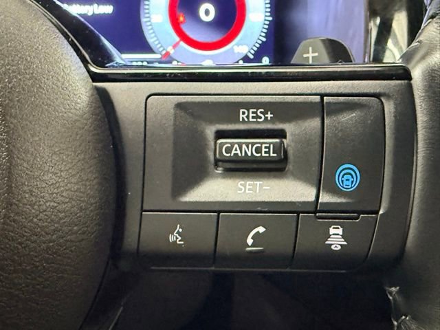 Used 2024 Nissan Pathfinder Platinum w/ Black Appearance Package FWD image 27