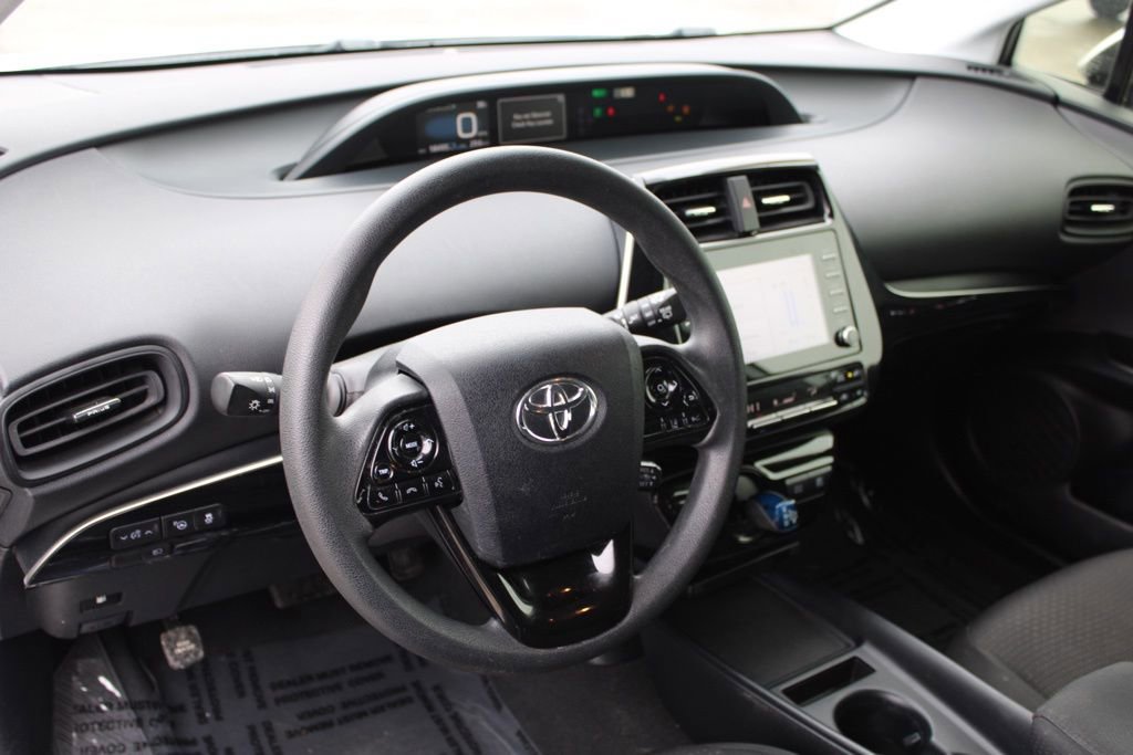 Used 2020 Toyota Prius LE image 18
