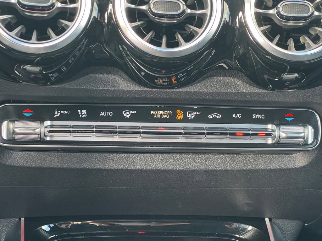 Used 2024 Mercedes-Benz GLB 250 image 4