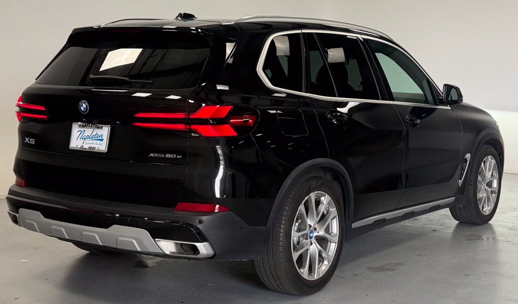 Used 2024 BMW X5 xDrive50e w/ Parking Assistance Package AWD/4WD image 3
