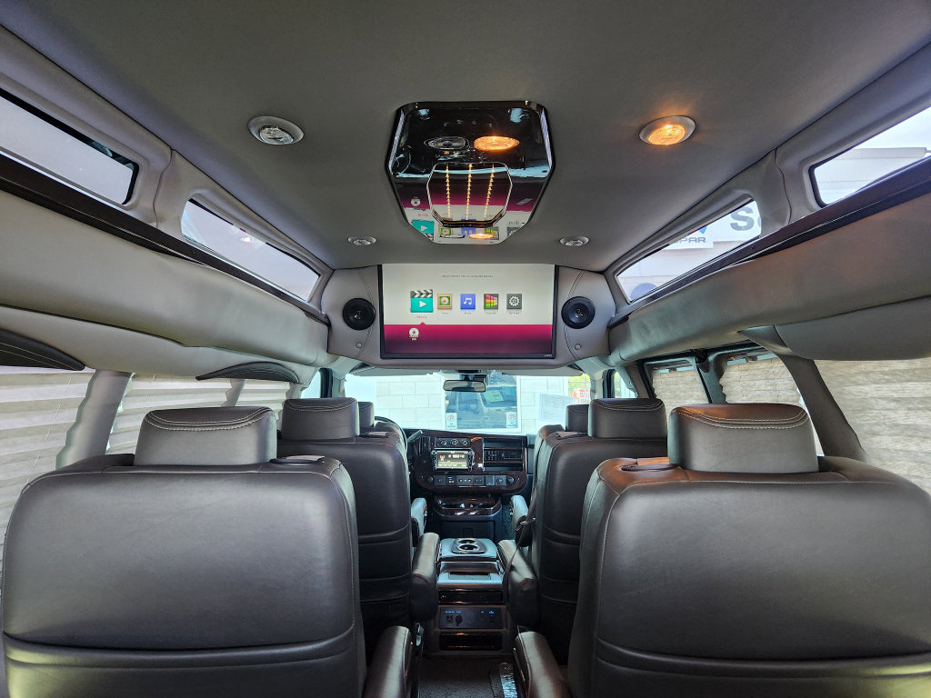 Used 2021 Chevrolet Express 3500 LS w/ Chrome Appearance Package RWD image 8