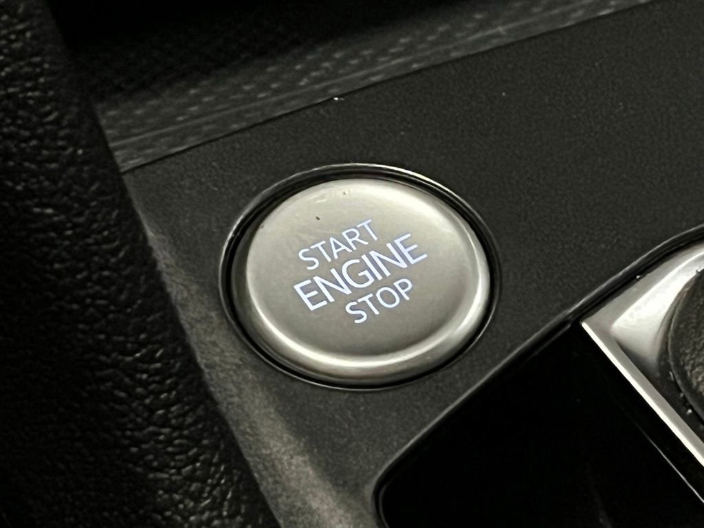 Used 2022 Volkswagen Tiguan SE w/ Panoramic Sunroof Package image 15