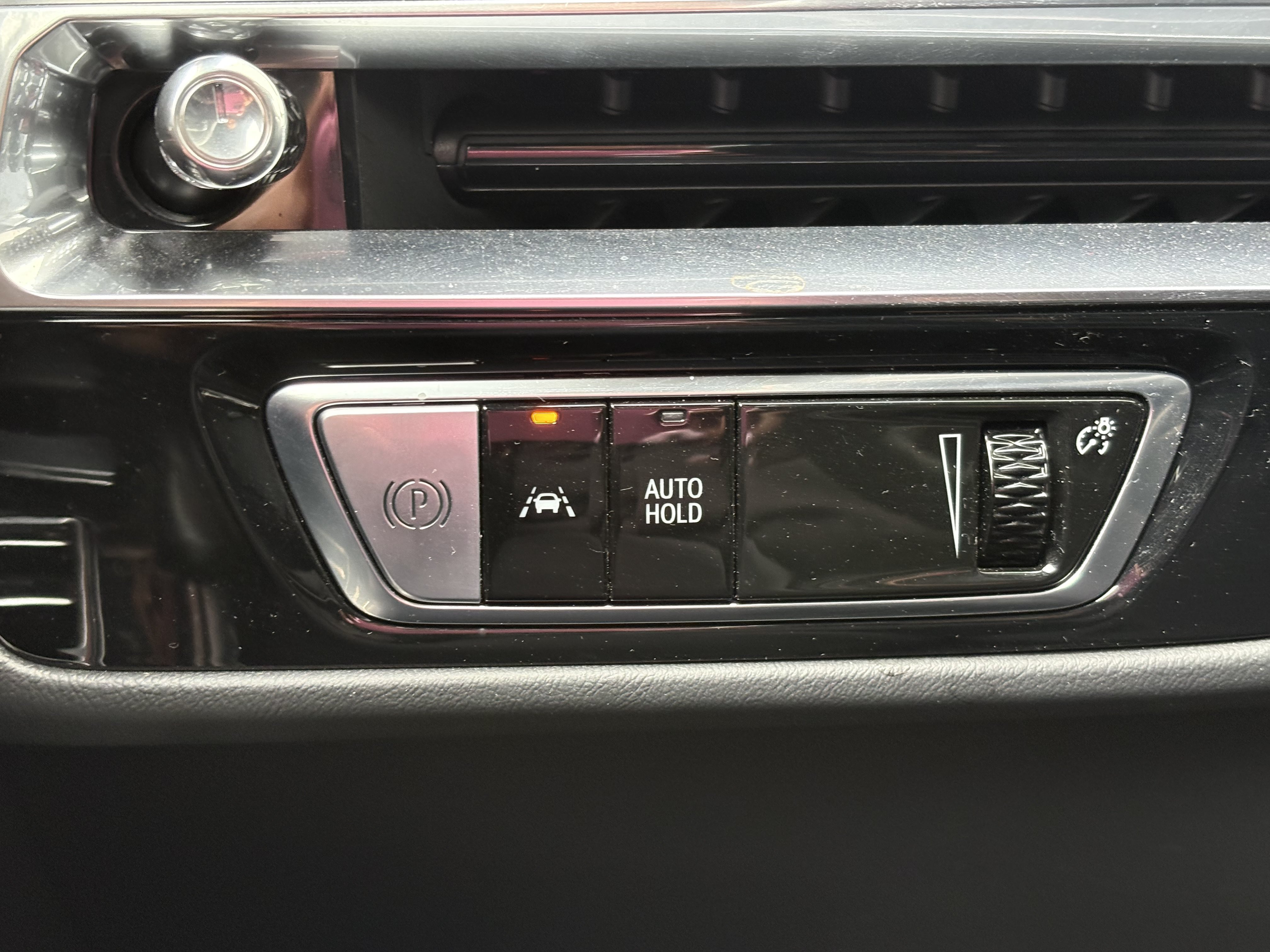 Used 2024 Cadillac Lyriq Luxury AWD/4WD image 22