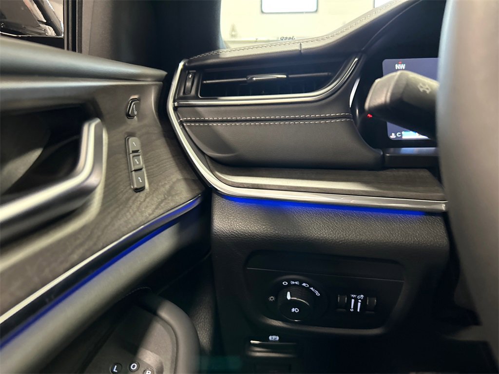 New 2025 Jeep Grand Cherokee Overland w/ Adv Protech Group III image 18