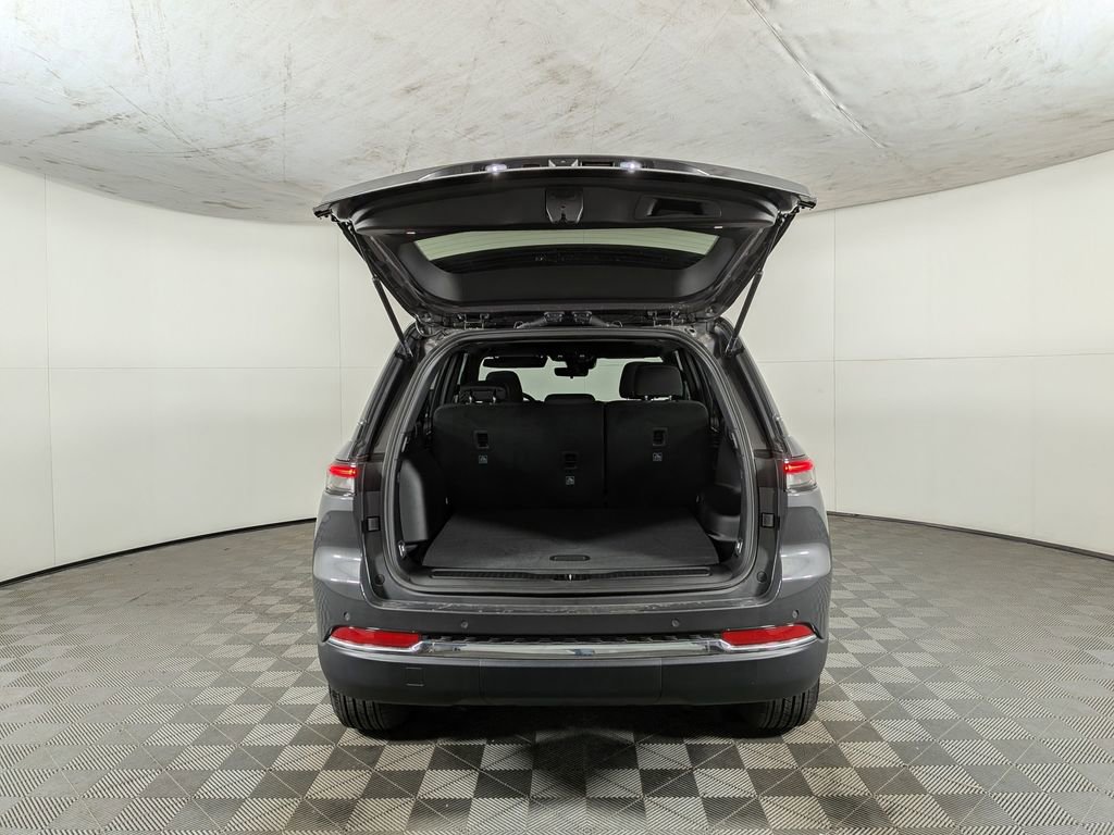 Certified 2025 Jeep Grand Cherokee Laredo X image 10