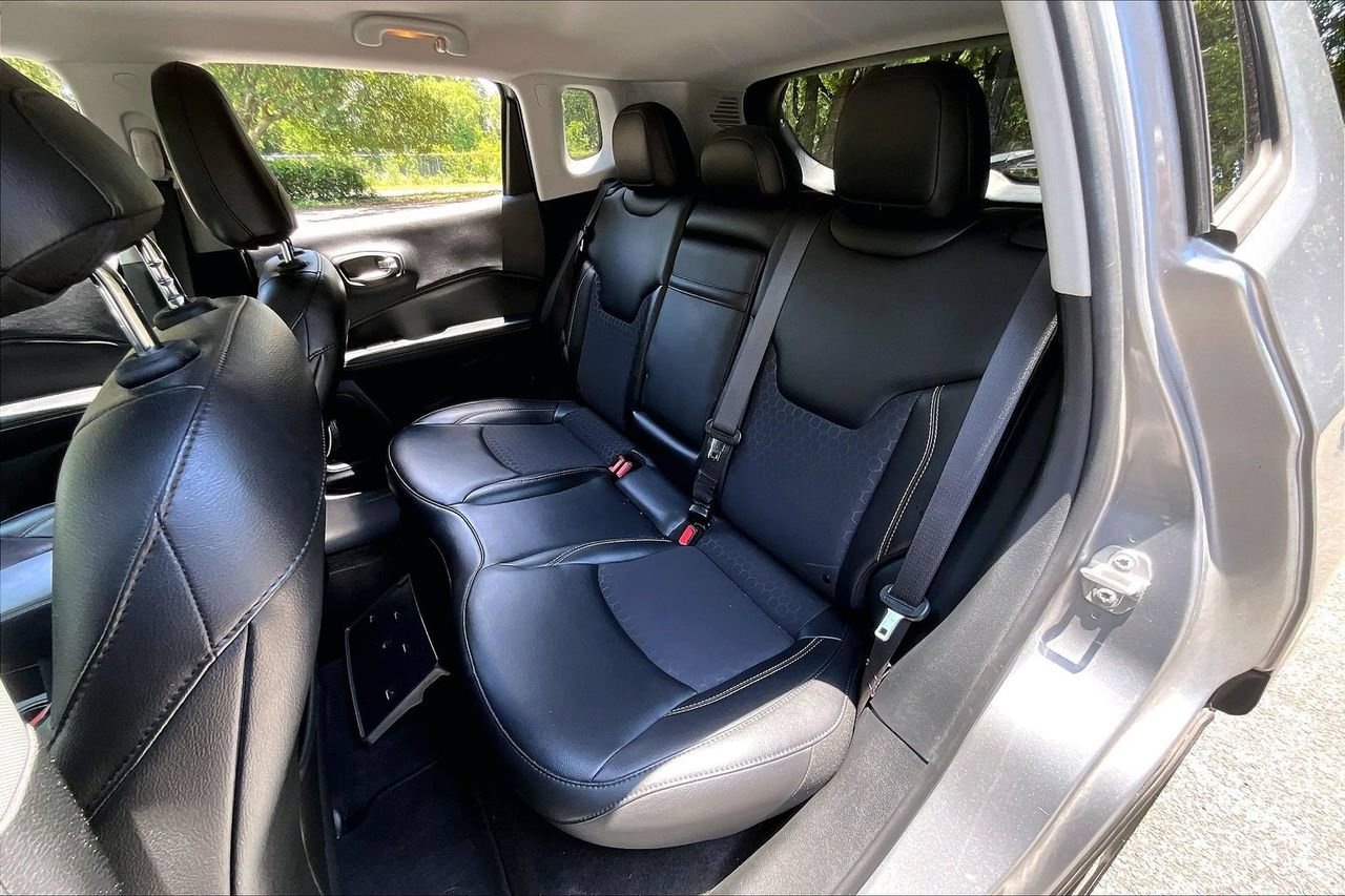Used 2019 Jeep Compass Latitude w/ Popular Equipment Group FWD image 18