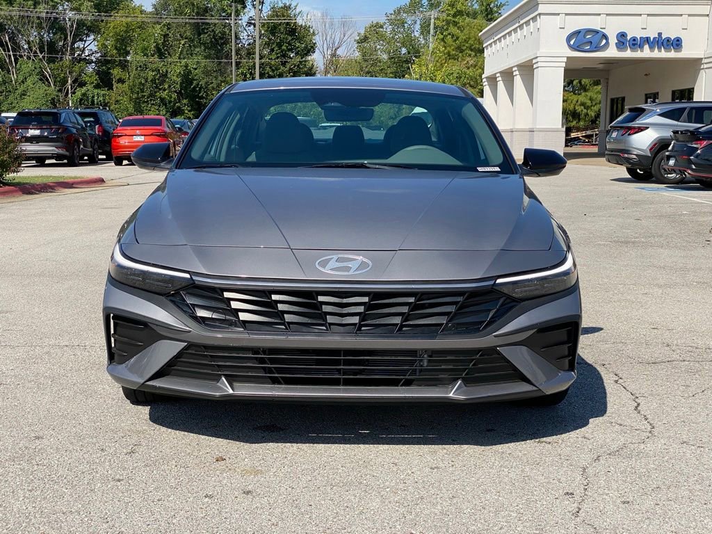 New 2025 Hyundai Elantra SEL FWD image 2