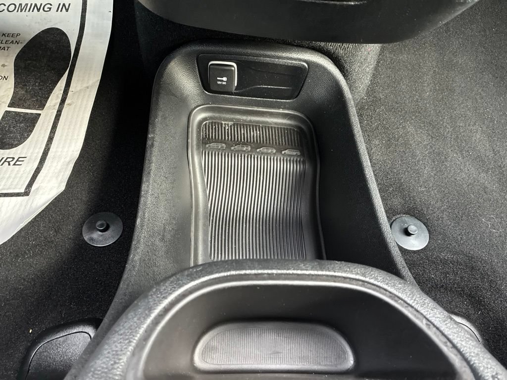 Used 2025 Chrysler Pacifica Select FWD image 32