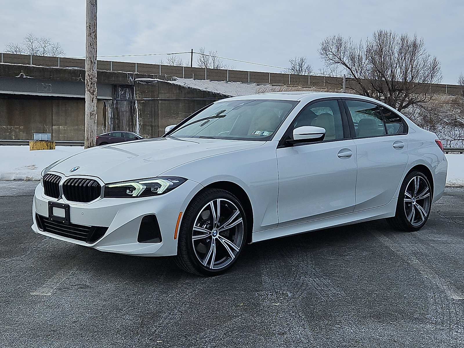 Used 2023 BMW 330i xDrive Sedan w/ Driving Assistance Package AWD/4WD image 3