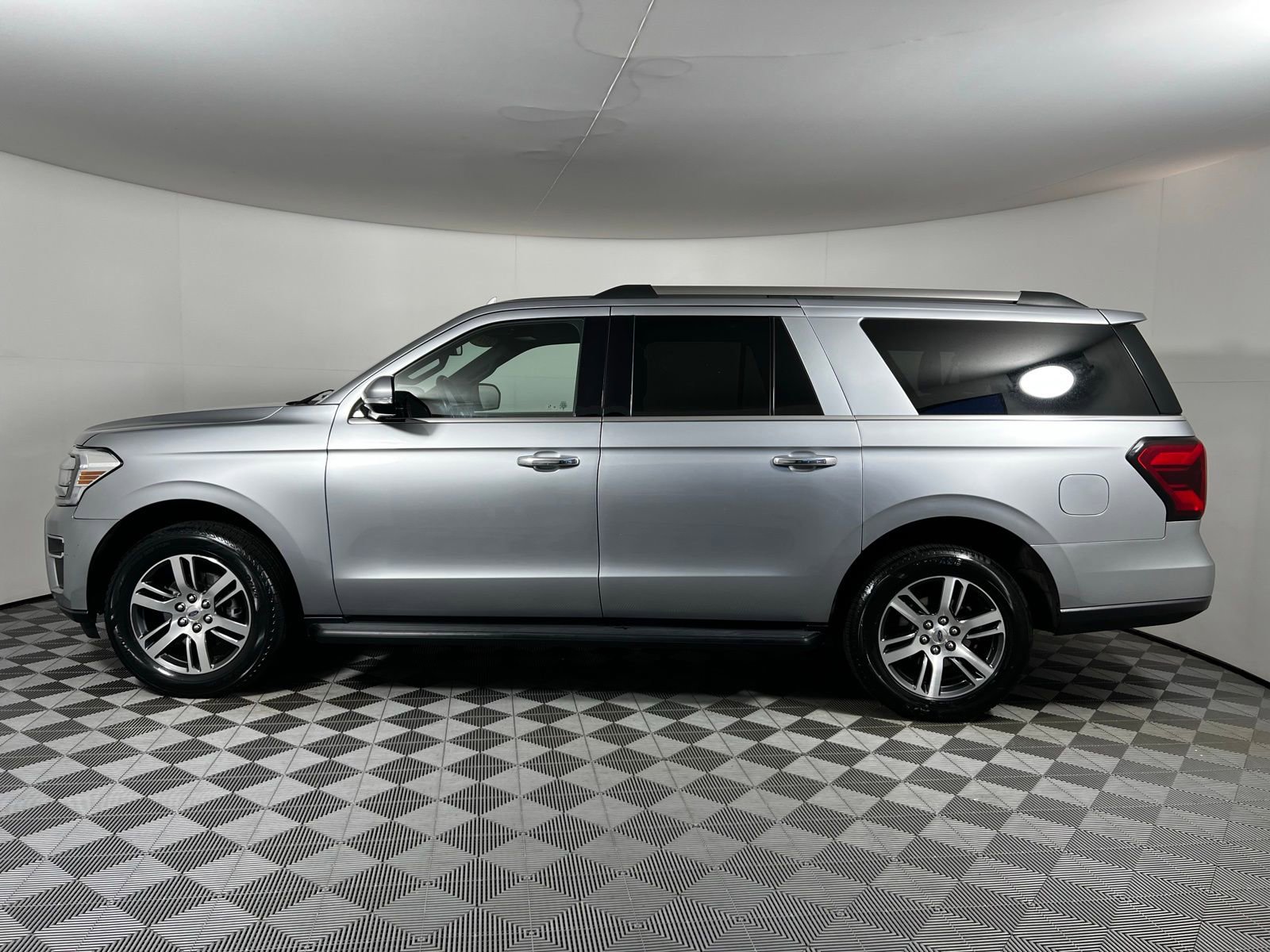 Used 2024 Ford Expedition Max Limited image 8