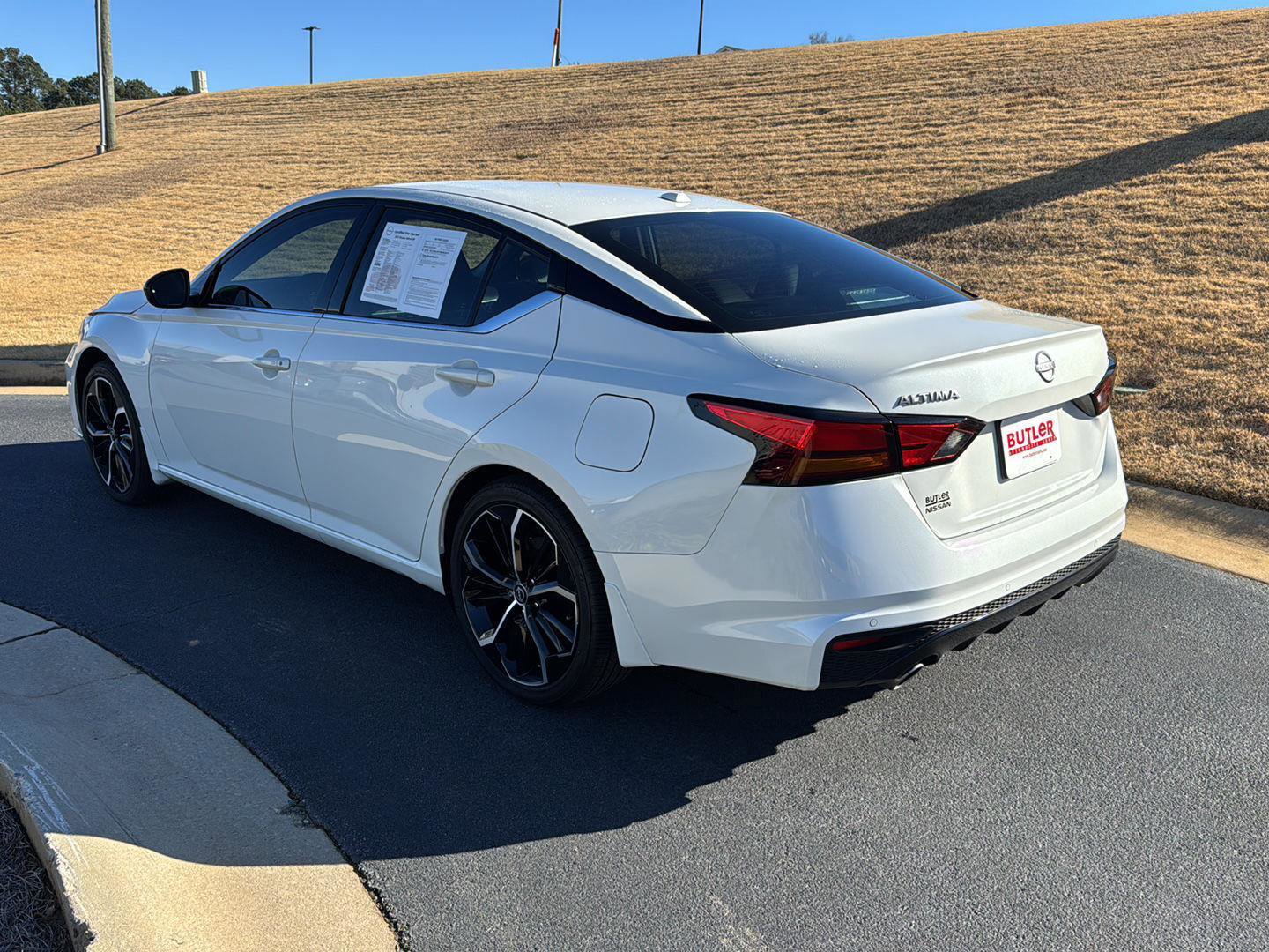 Used 2025 Nissan Altima 2.5 SR image 3