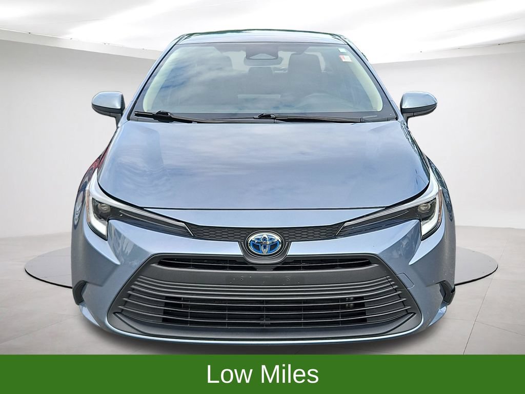 Used 2025 Toyota Corolla LE w/ Convenience Package FWD image 2