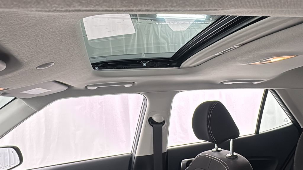 Used 2025 Hyundai Venue SEL image 33