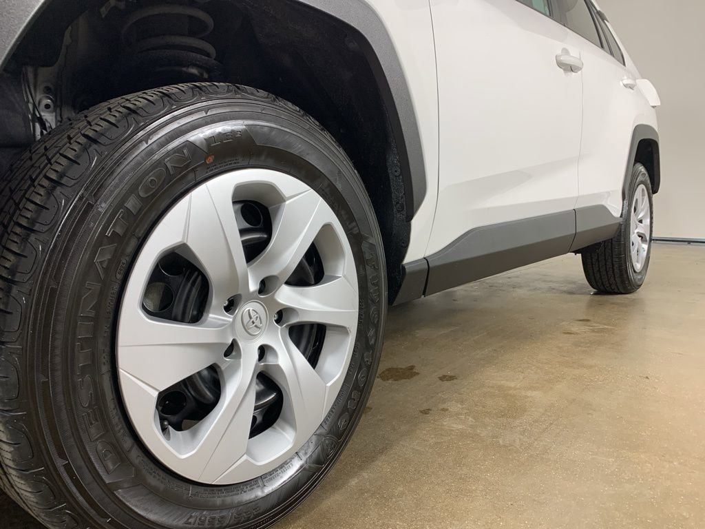 Used 2024 Toyota RAV4 LE AWD/4WD image 2
