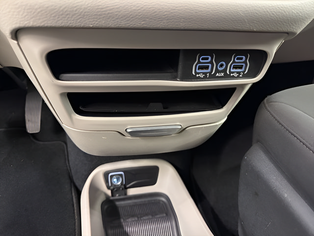 Used 2024 Chrysler Voyager LX FWD image 13