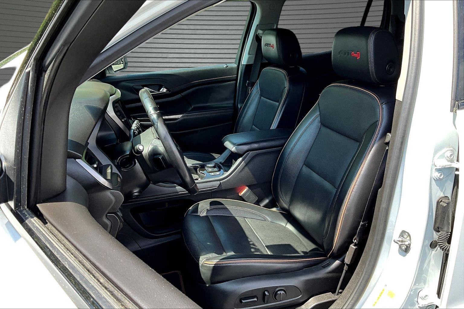 Used 2022 GMC Acadia AT4 w/ Technology Package AWD/4WD image 13