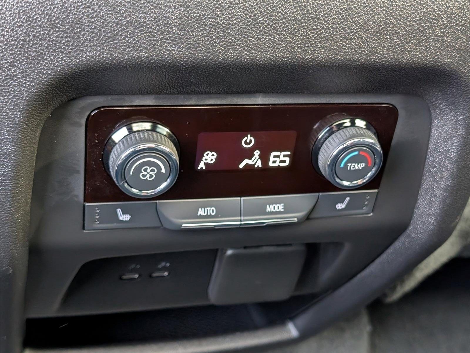 Used 2024 Chevrolet Traverse RS w/ LPO, Floor Liner Package AWD/4WD image 19