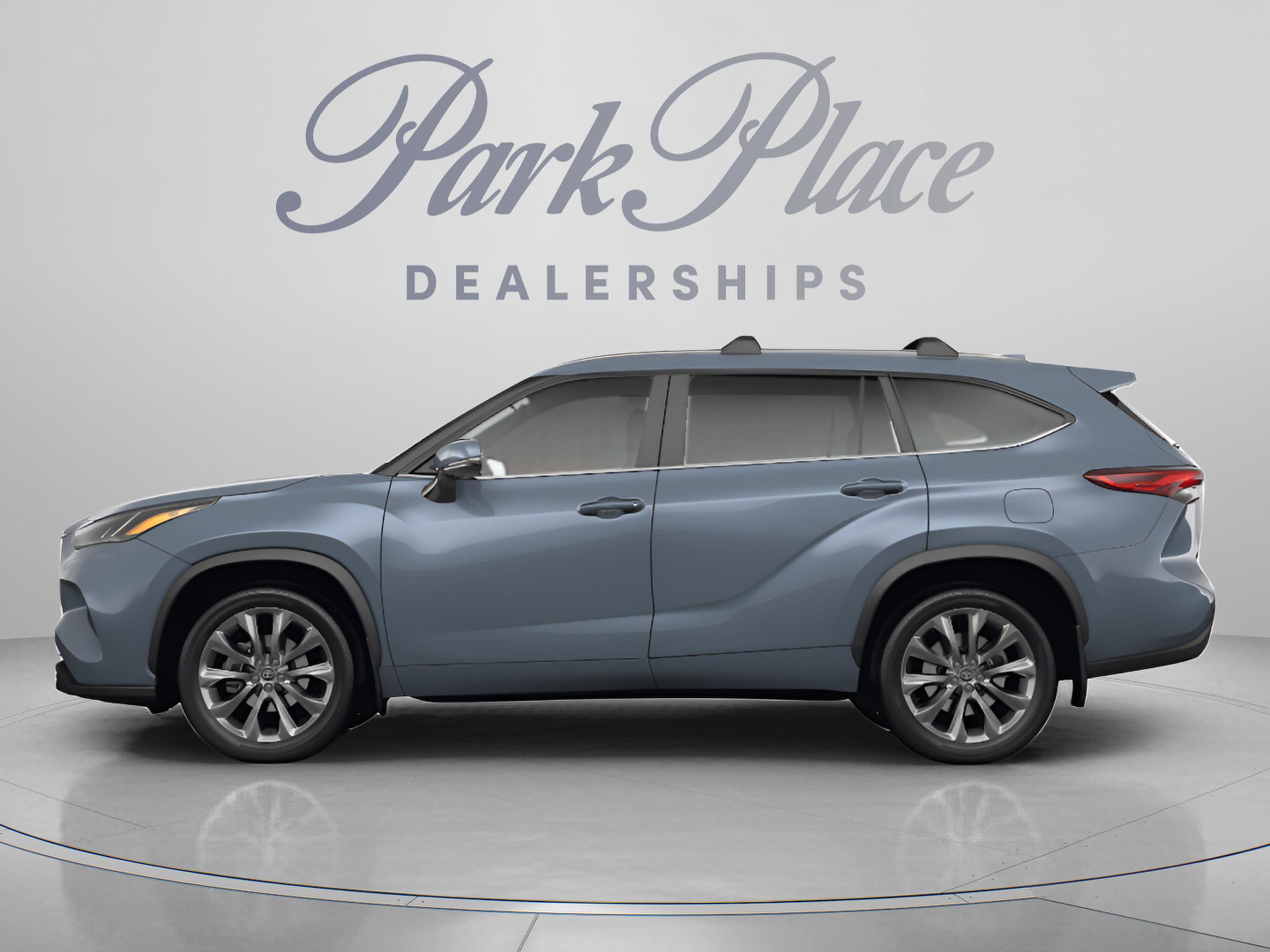 Used 2024 Toyota Highlander Limited FWD image 2
