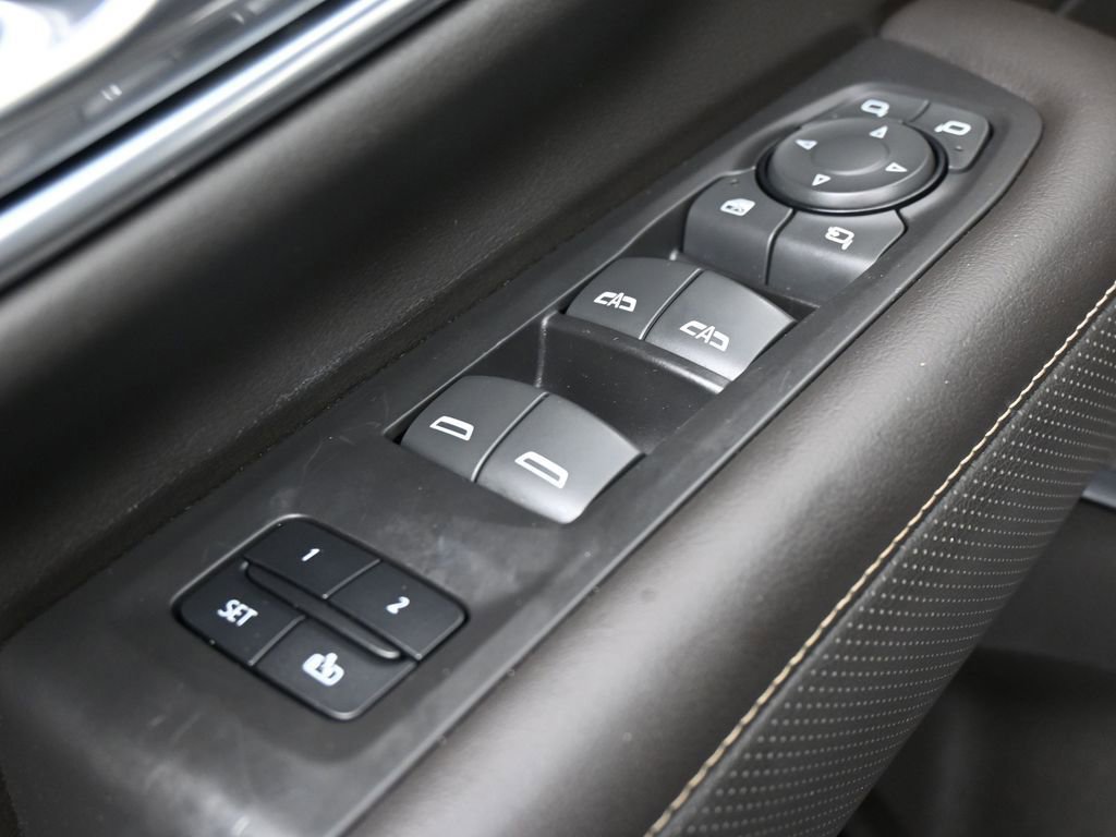 Used 2021 GMC Yukon SLT w/ SLT Luxury Plus Package image 14