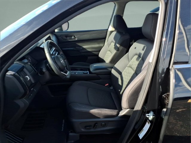 Used 2024 Nissan Pathfinder SV w/ Black Appearance Package AWD/4WD image 31