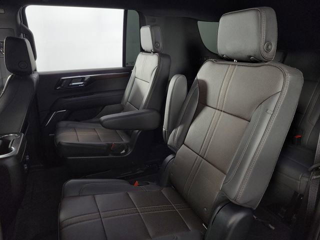Used 2025 Chevrolet Suburban High Country AWD/4WD image 17