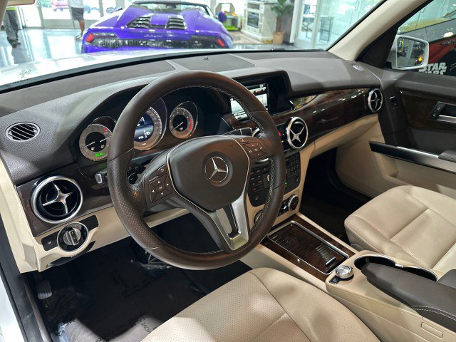 Used 2015 Mercedes-Benz GLK 350 4MATIC image 3
