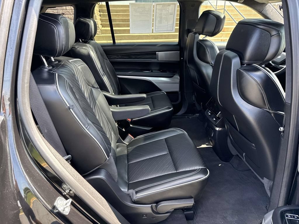 Certified 2026 Cadillac Vistiq Platinum AWD/4WD image 11