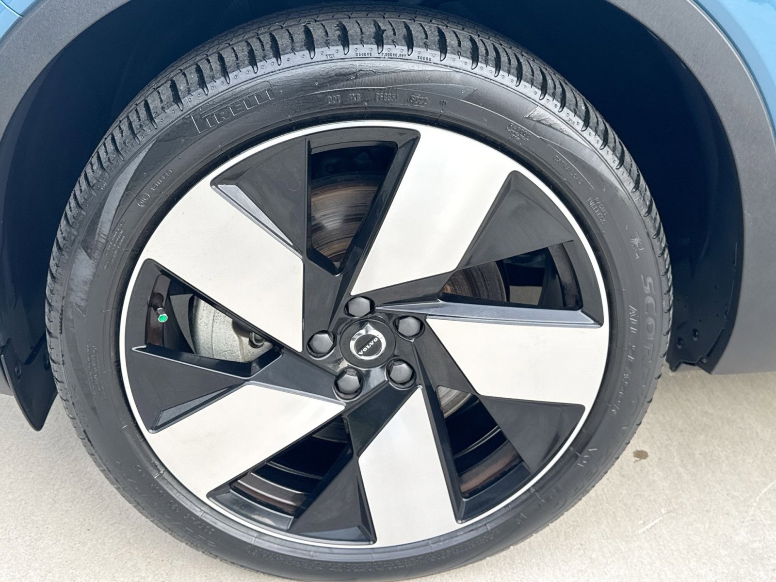 Used 2023 Volvo XC40 Recharge Ultimate AWD/4WD image 12