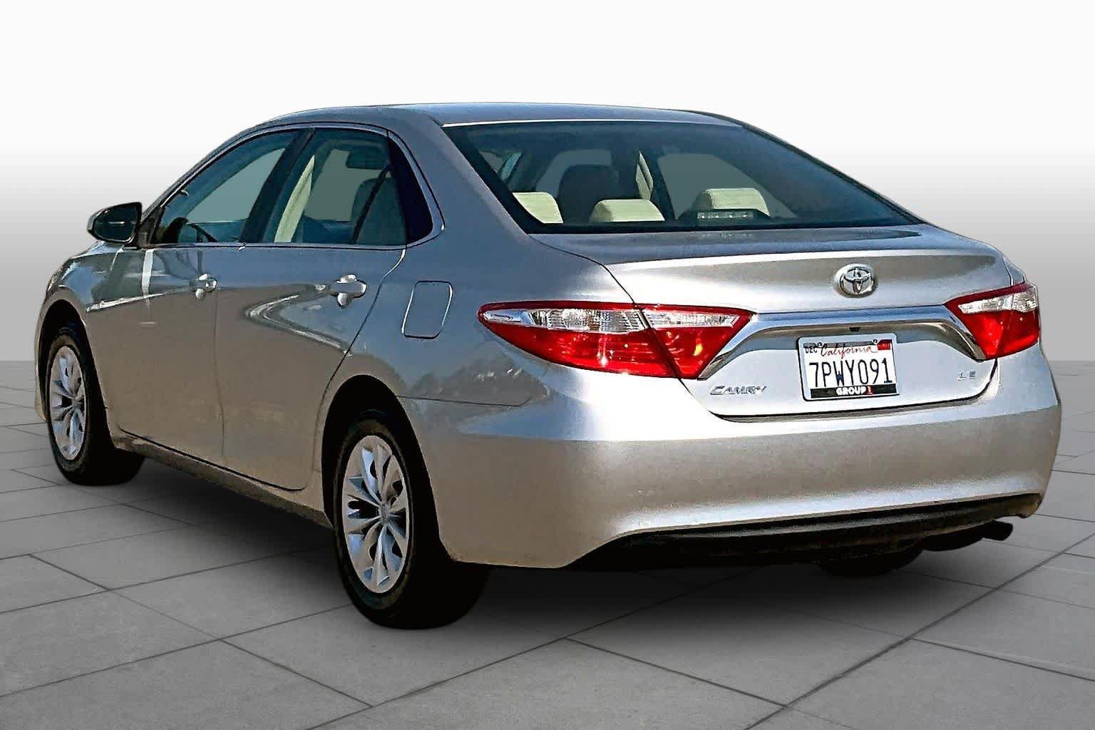 Used 2015 Toyota Camry LE FWD image 11