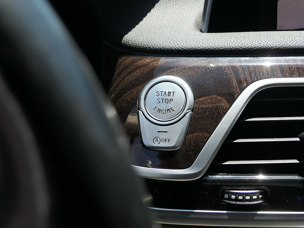Used 2020 BMW 740i w/ Premium Package RWD image 18