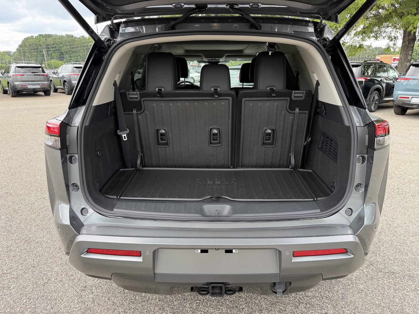 New 2026 Nissan Pathfinder Platinum w/ Cargo Package FWD image 35