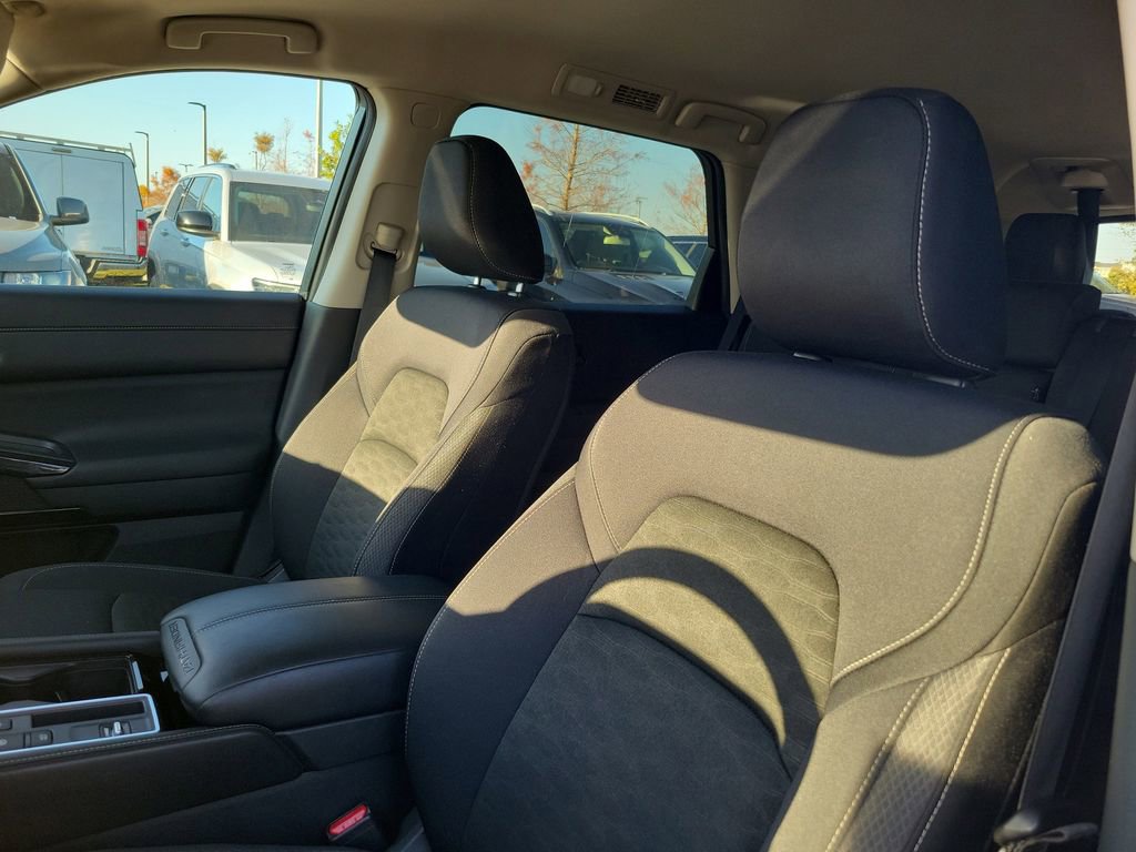 Used 2025 Nissan Pathfinder SV image 20