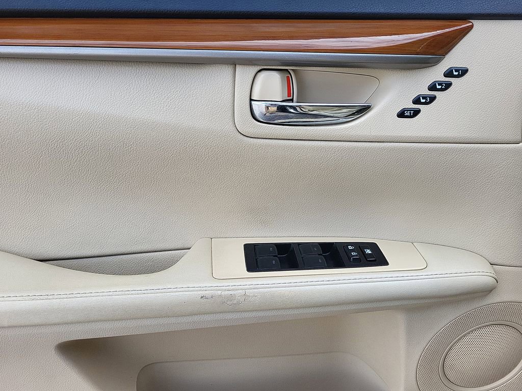 Used 2013 Lexus ES 300h w/ Premium Pkg FWD image 9