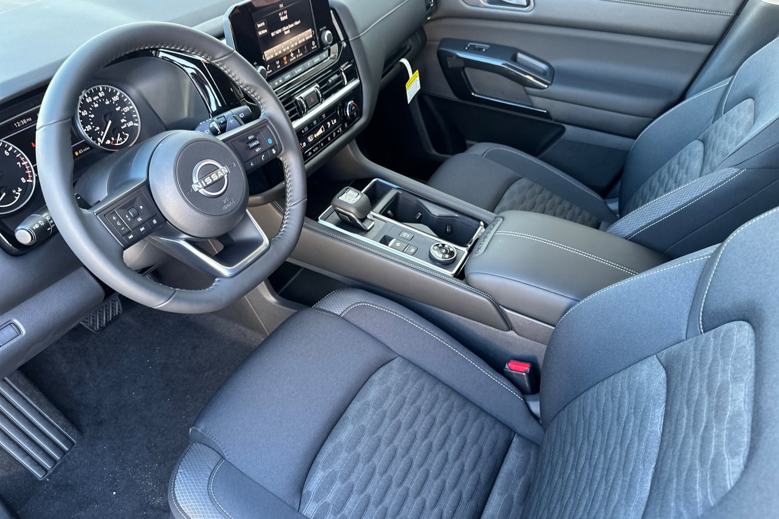 New 2025 Nissan Pathfinder SV w/ Black Appearance Package image 7