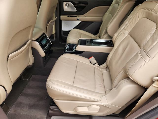 Used 2020 Lincoln Aviator Reserve w/ Equipment Group 201A image 30