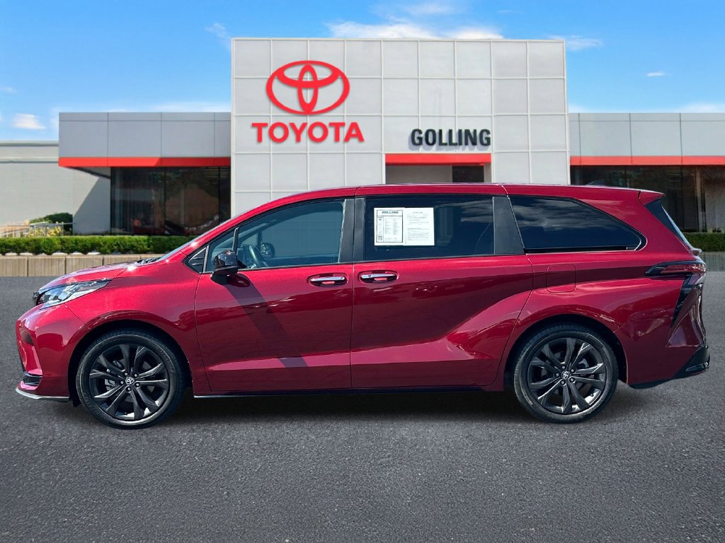 Used 2025 Toyota Sienna XSE FWD image 2