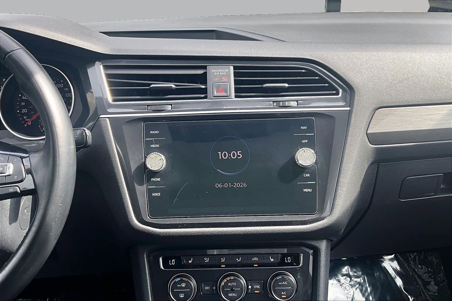 Used 2018 Volkswagen Tiguan SEL FWD image 7
