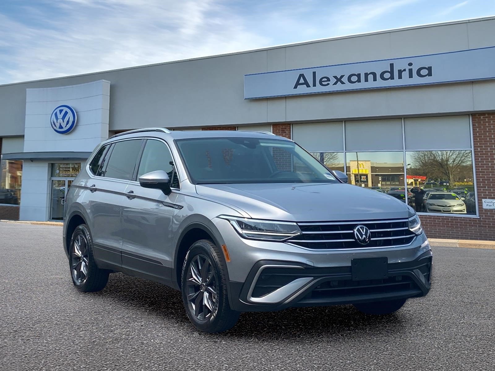 Certified 2023 Volkswagen Tiguan SE w/ Panoramic Sunroof Package