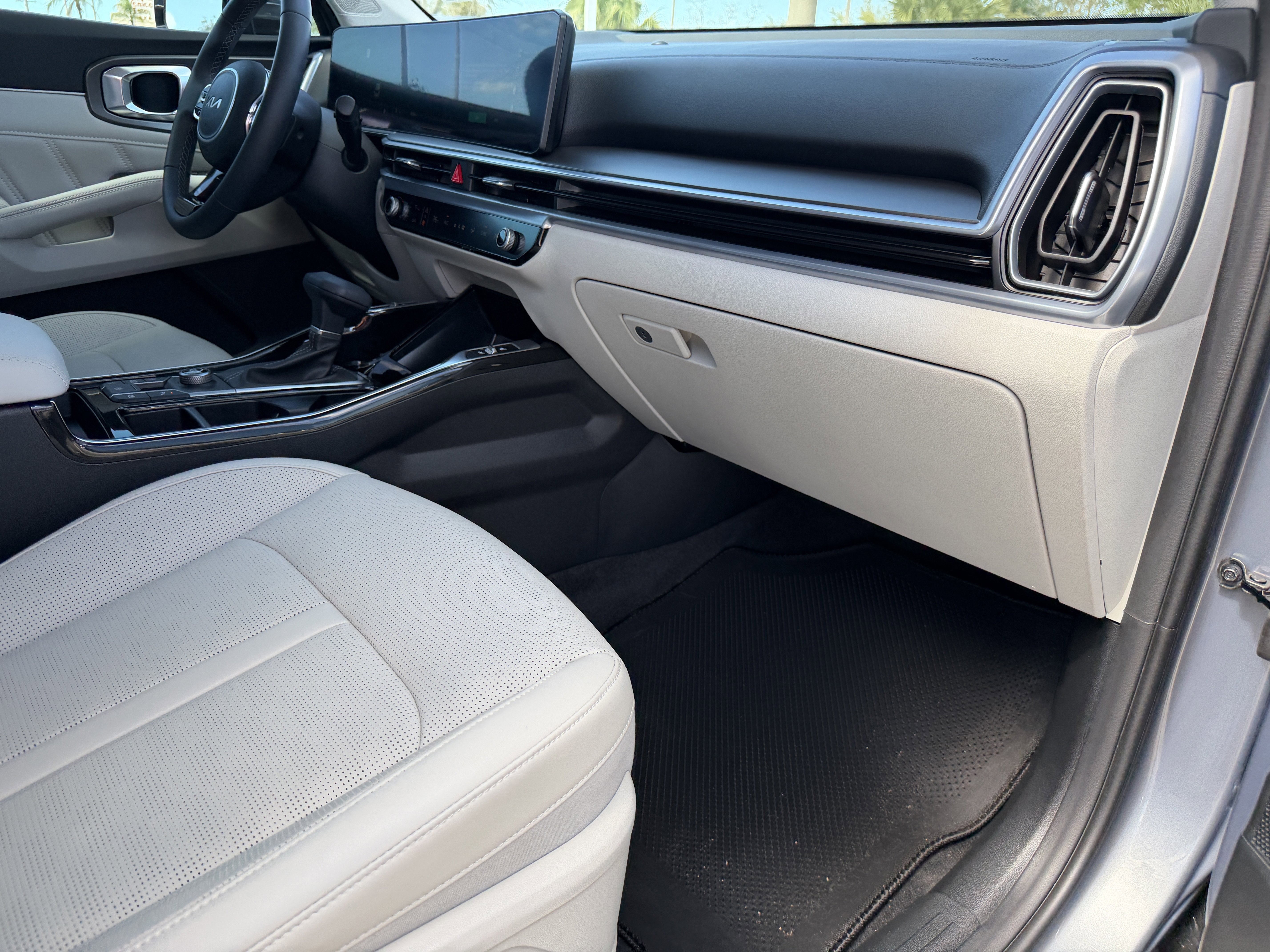 Used 2025 Kia Sorento SX image 13