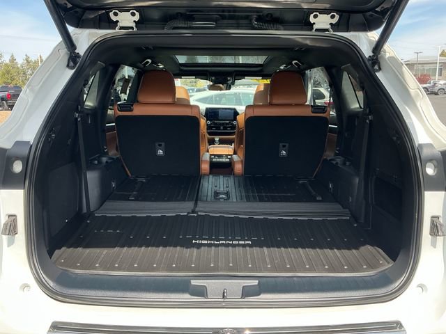 Used 2022 Toyota Highlander Platinum AWD/4WD image 30